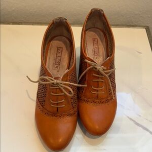 PIKOLINOS Women's Tan Leather shoes. 3 inch heels. Made in Spain. Size 39
